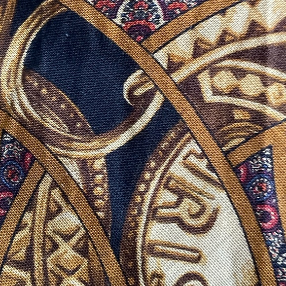 Chanel Silk/Wool Blend scarf - Picture 8 of 16